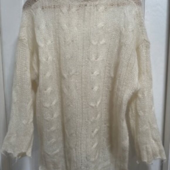 Delicate white cable knit sweater - Picture 3 of 10